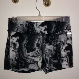 Avis marble compression shorts